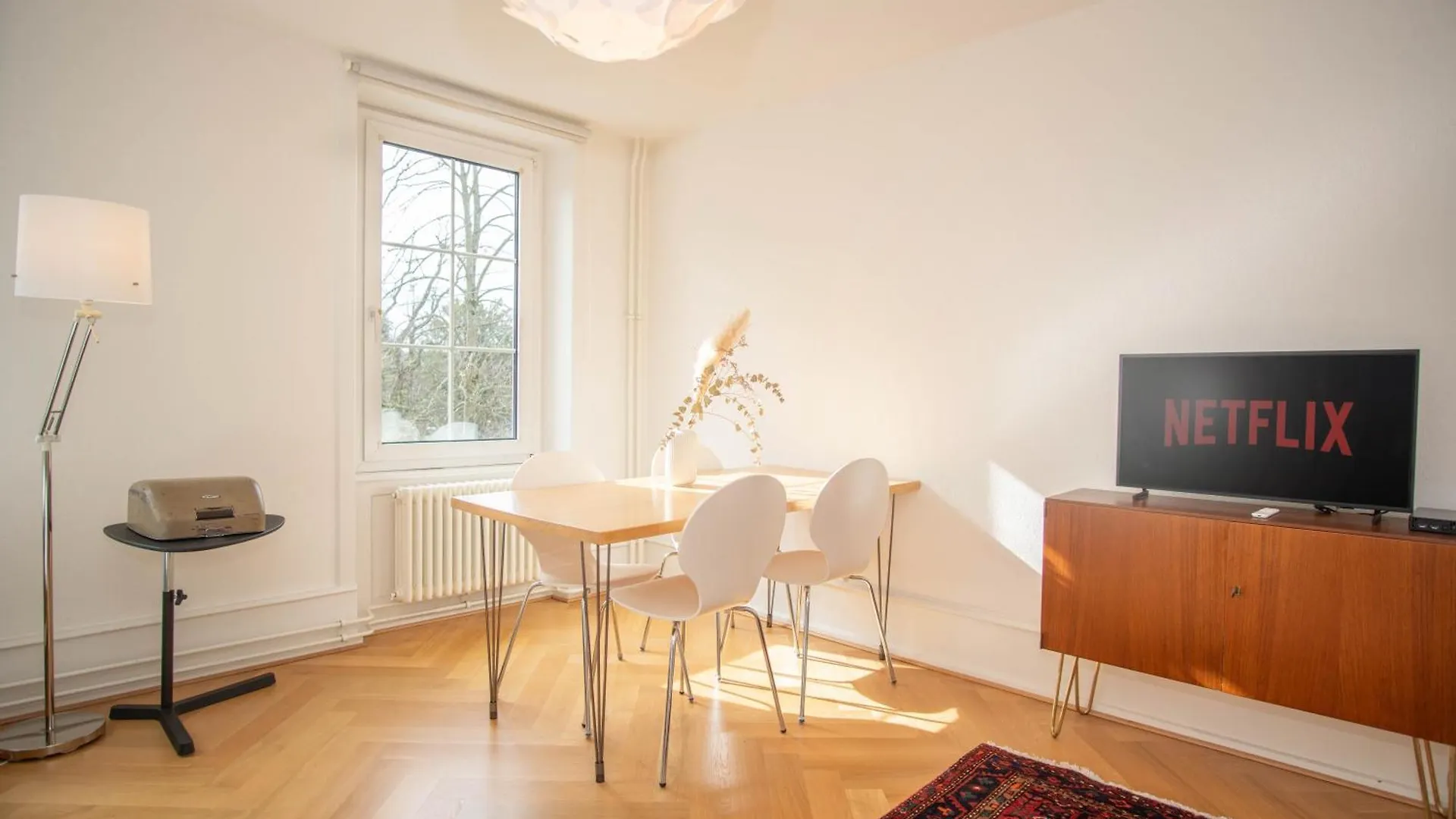 Spacious Apartment Next To Park With Free Baselcard